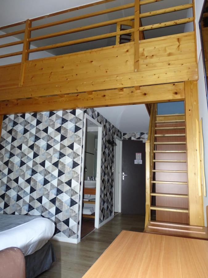 Hotel Les 3 Marchands Bressuire Exterior foto